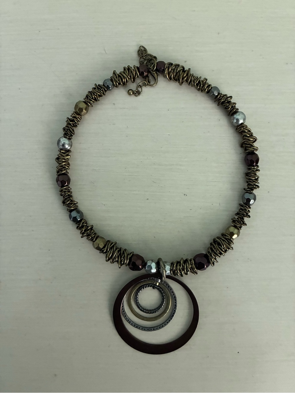 Multi-Ring Pendant Necklace Tri-Metal Wired Choker with Circle Pendant